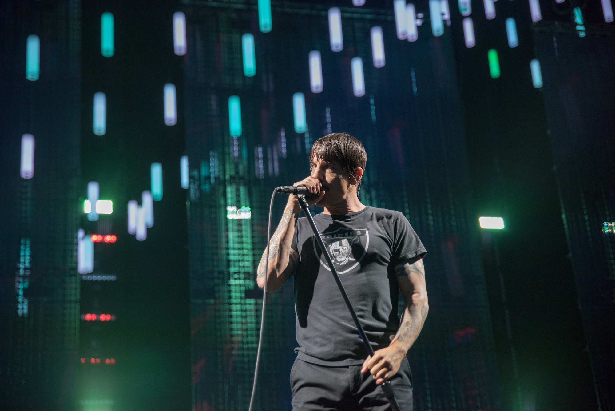 Anthony Kiedis a color